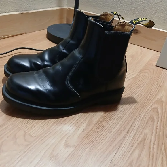 Doc Marten 2976 Smooth Leather Chelsea Boots - Picture 5 of 9